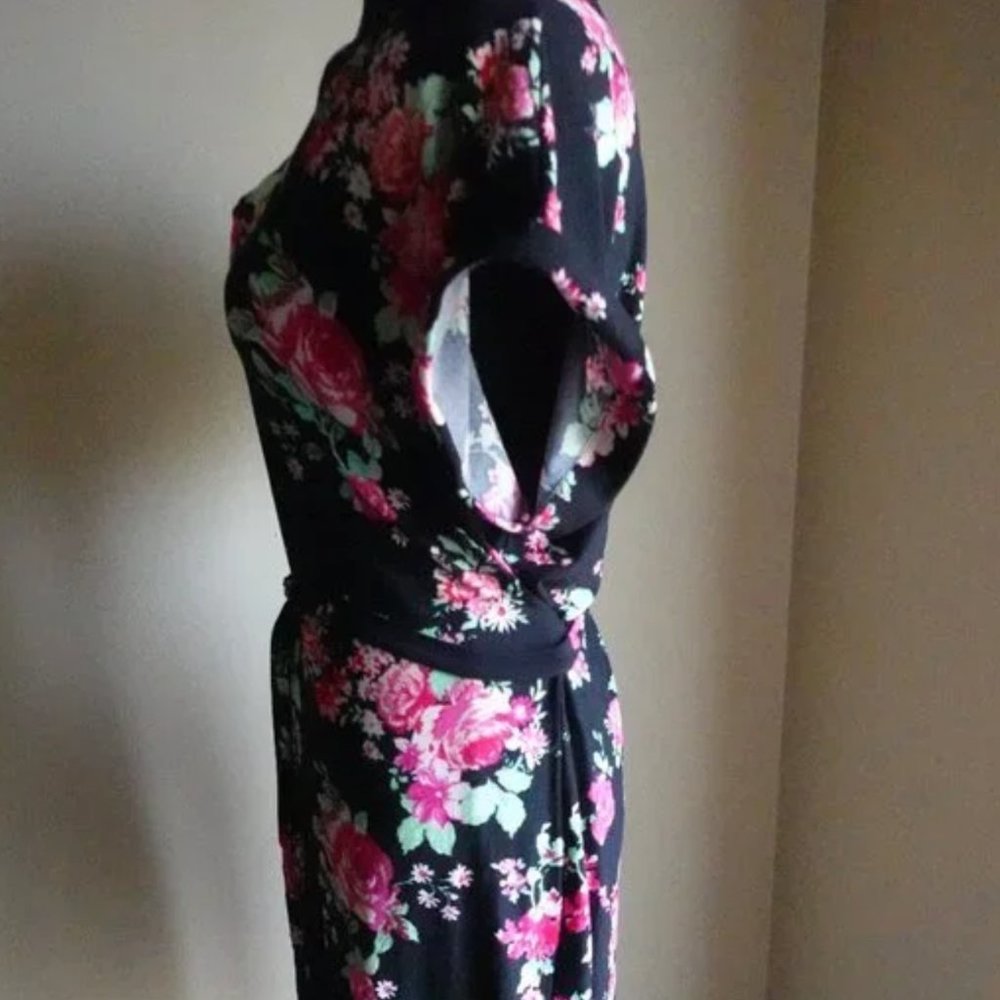 Fitted Flower Dress - Picture 2 of 11